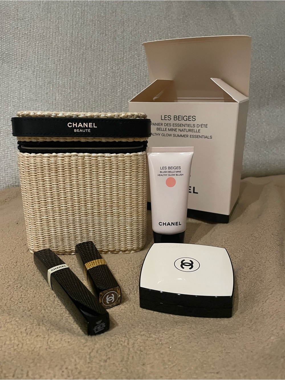 CHANEL Les Beiges Makeup Set in Beige and Black